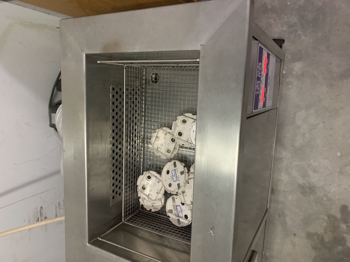 規定內定期進行火災探測器清洗 規定內定期進行火災探測器清洗